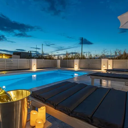 & Sea Private Pool Agia Anna 빌라 *